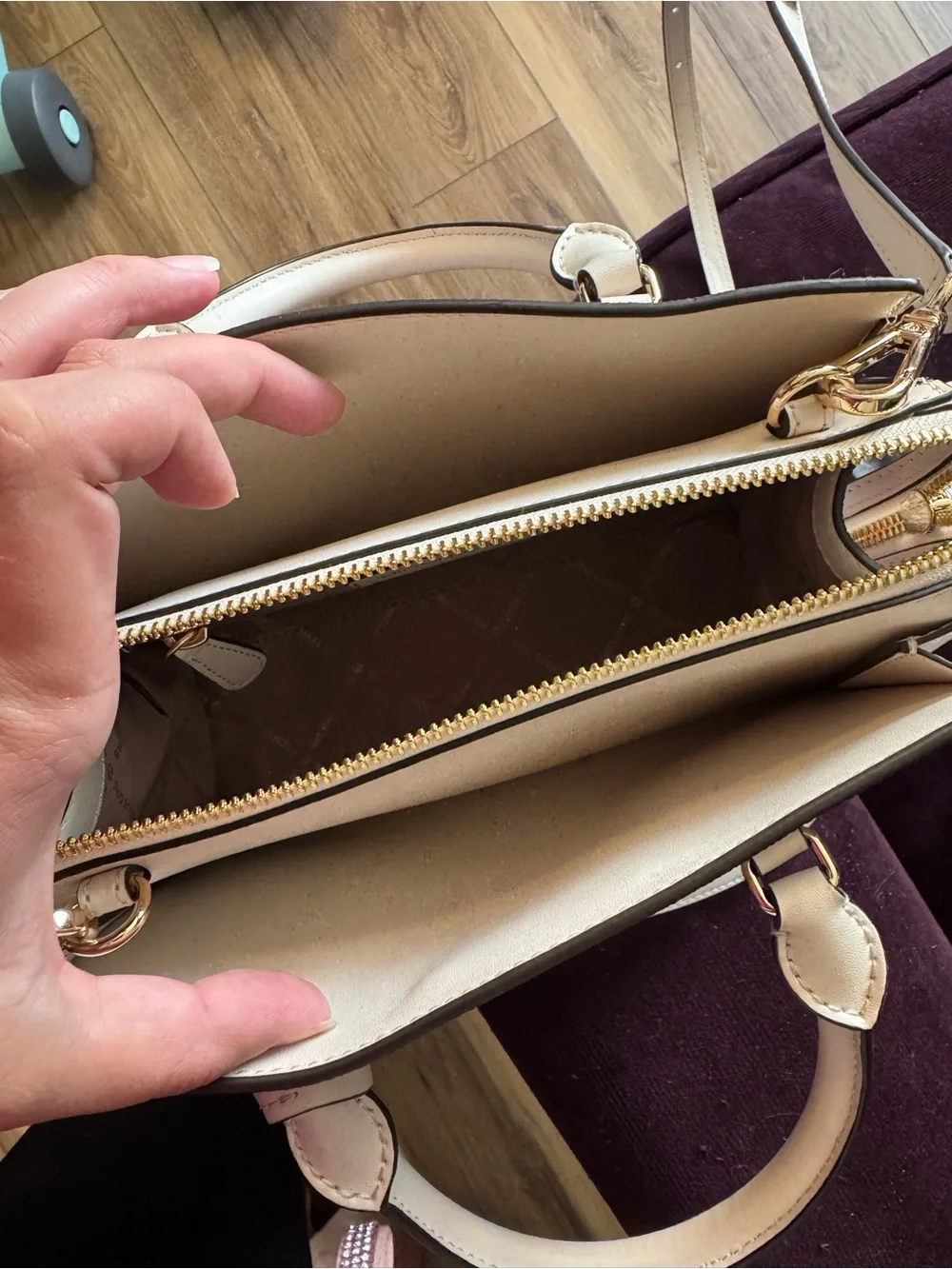 Michael Kors Shelia Small Handbag
